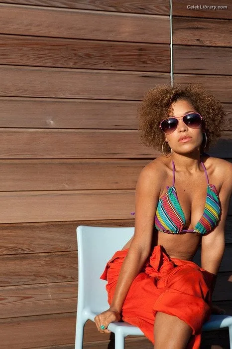 Antonia Thomas photo 8 of 22