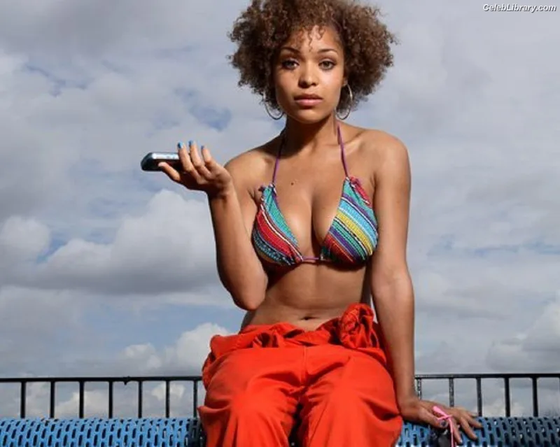 Antonia Thomas photo 12 of 22