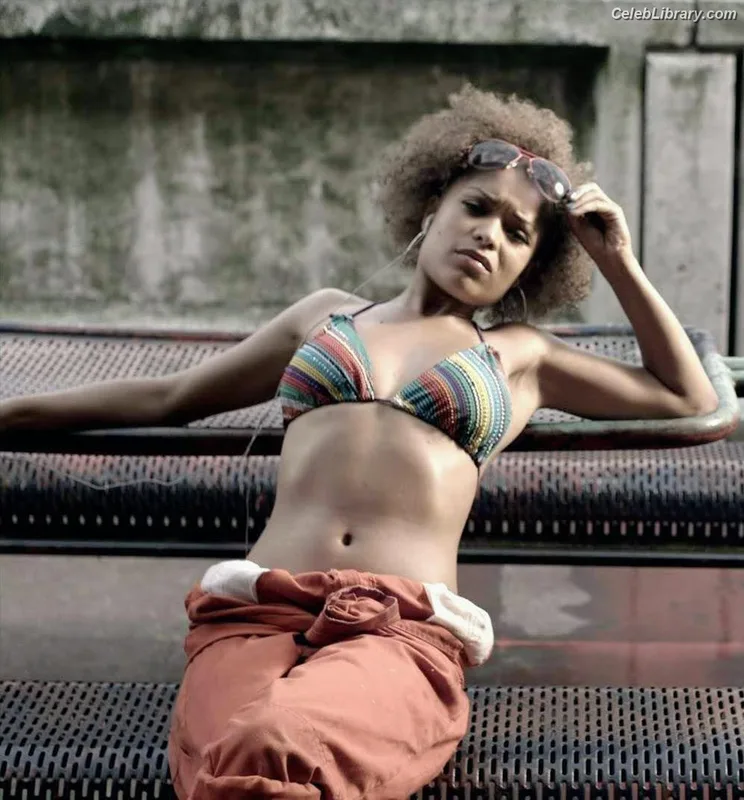Antonia Thomas photo 13 of 22
