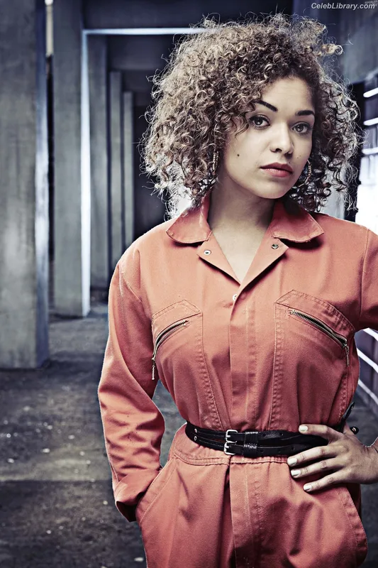 Antonia Thomas photo 14 of 22