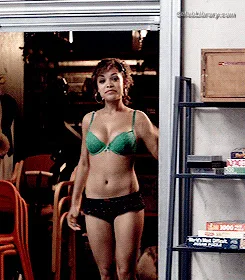 Antonia Thomas photo 15 of 22