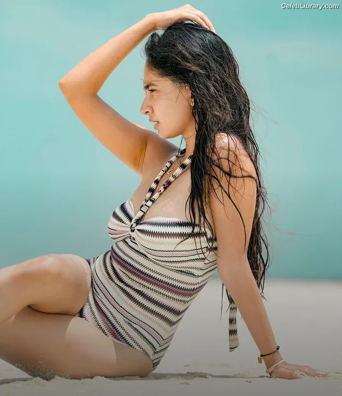 Anushka Sen photo 2 of 255