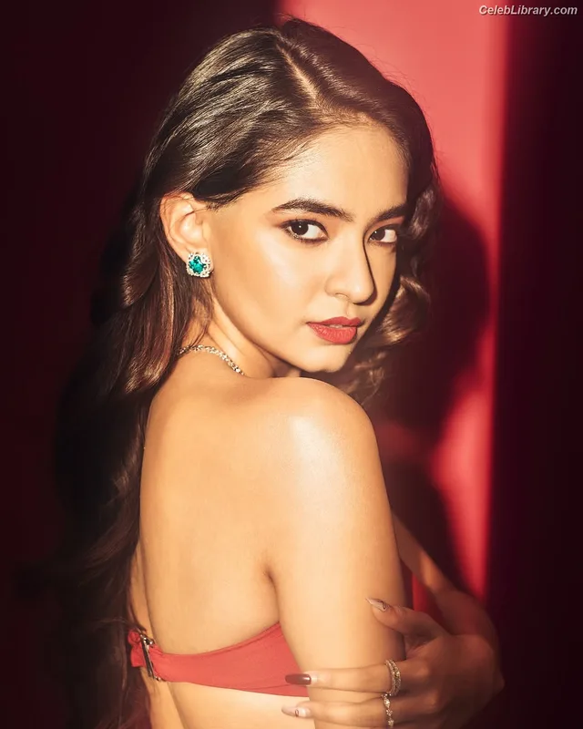 Anushka Sen photo 8 of 255