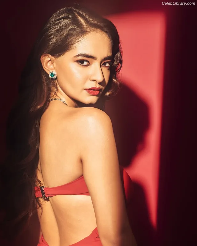 Anushka Sen photo 14 of 255