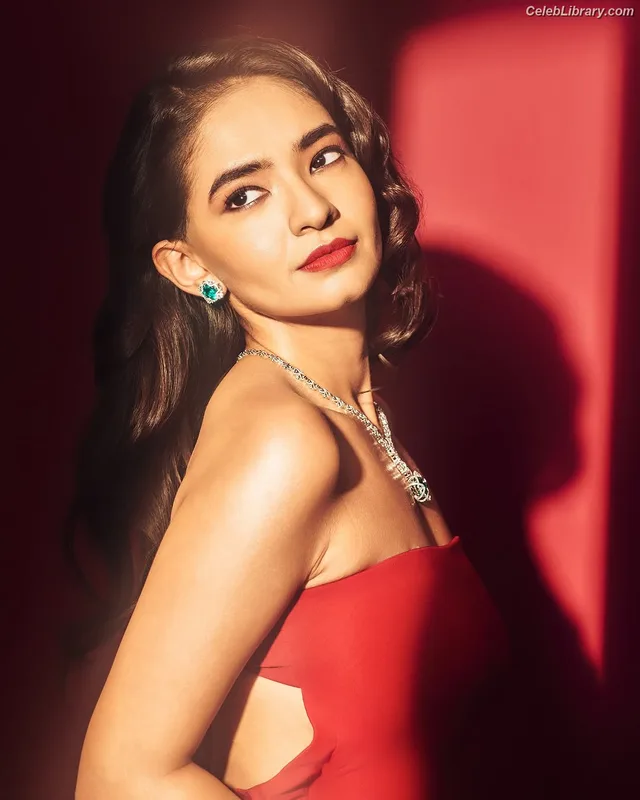 Anushka Sen photo 19 of 255
