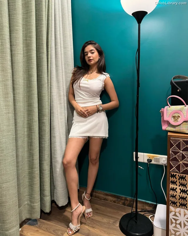 Anushka Sen photo 4 of 255