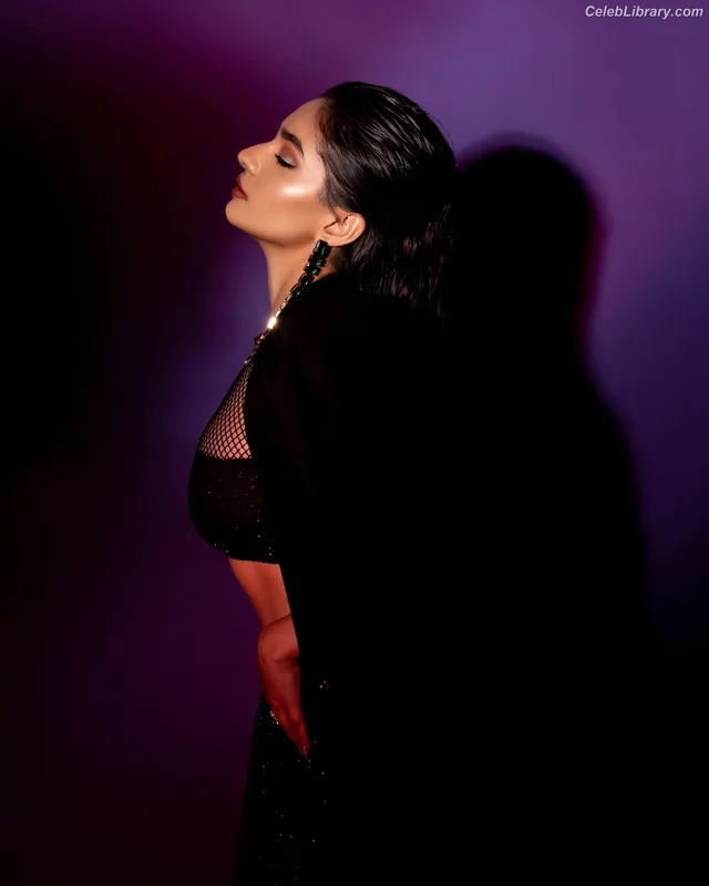 Anushka Sen photo 1 of 255