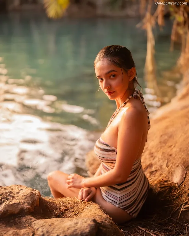 Anushka Sen photo 14 of 255