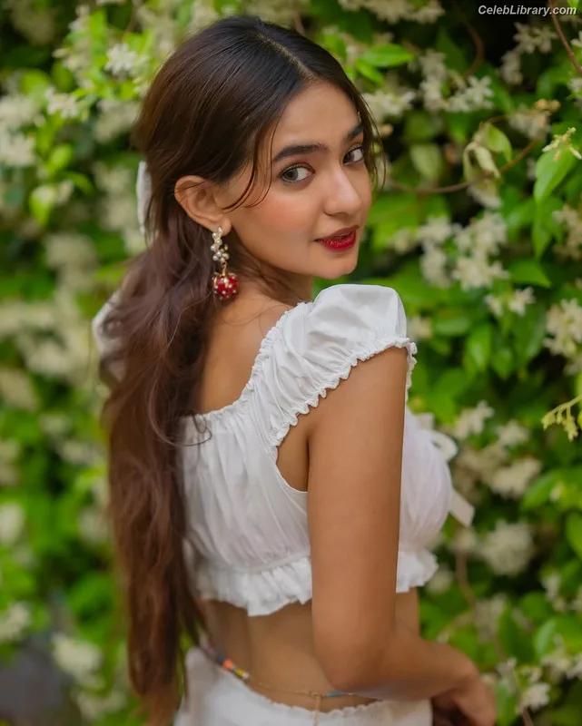 Anushka Sen photo 7 of 255