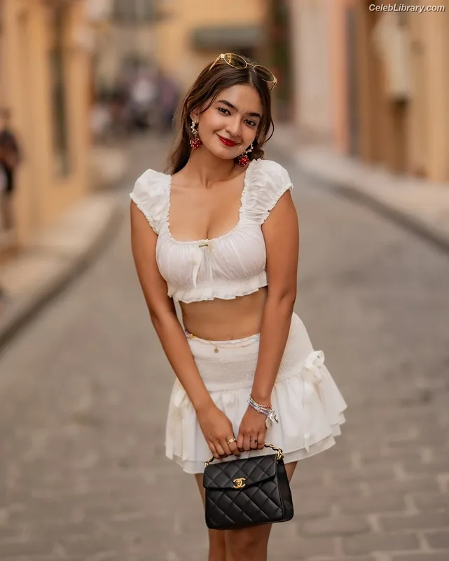Anushka Sen photo 11 of 255