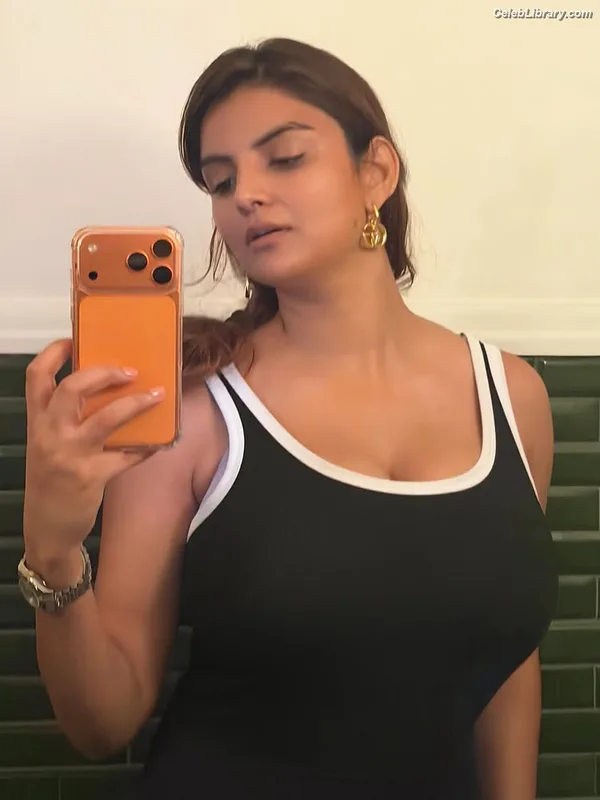 Anveshi Jain photo 1 of 285