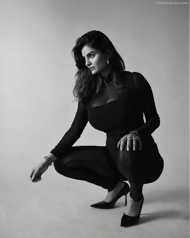 Anveshi Jain photo 8 of 285