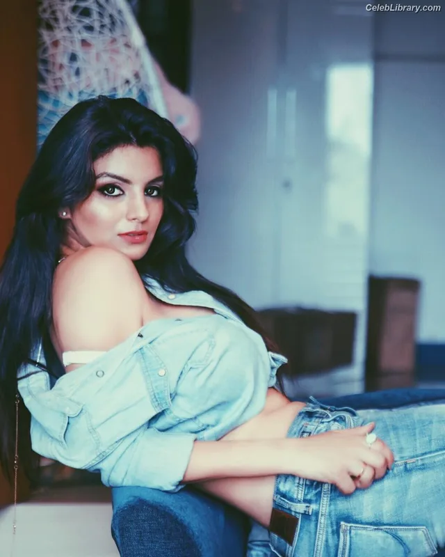 Anveshi Jain photo 8 of 285