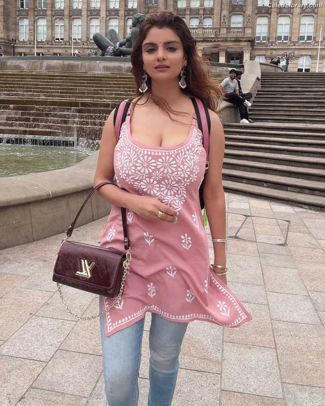 Anveshi Jain photo 18 of 285