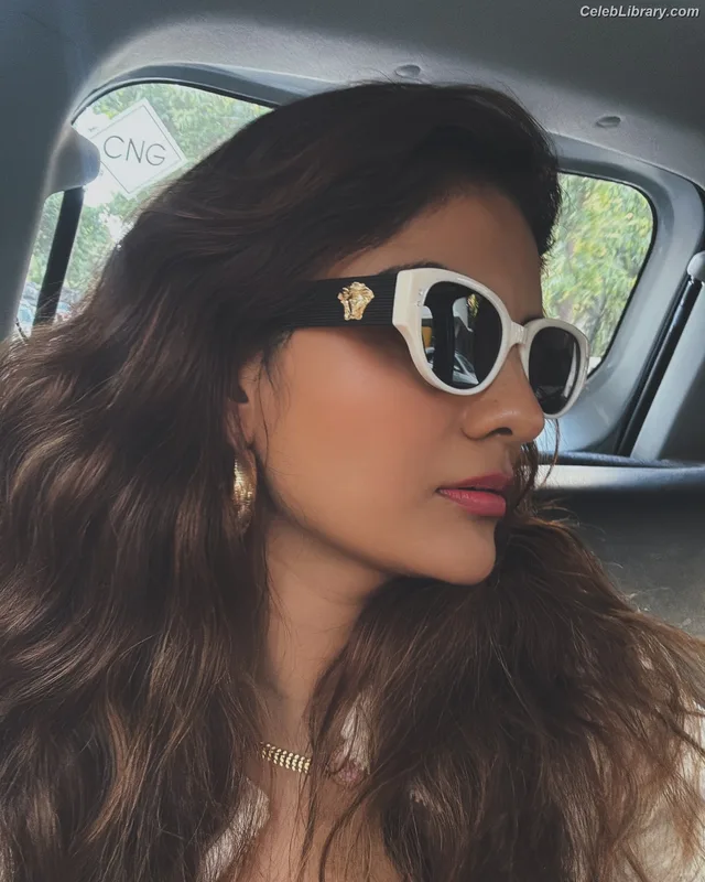 Anveshi Jain photo 10 of 285