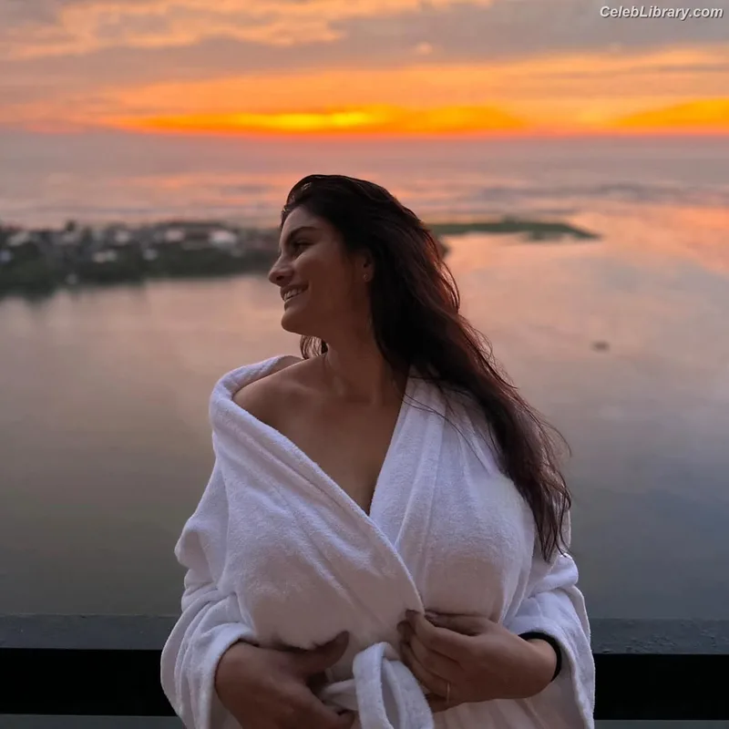 Anveshi Jain photo 9 of 285