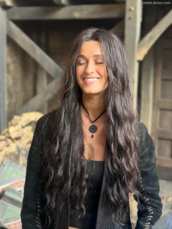 Anya Chalotra photo 1 of 59
