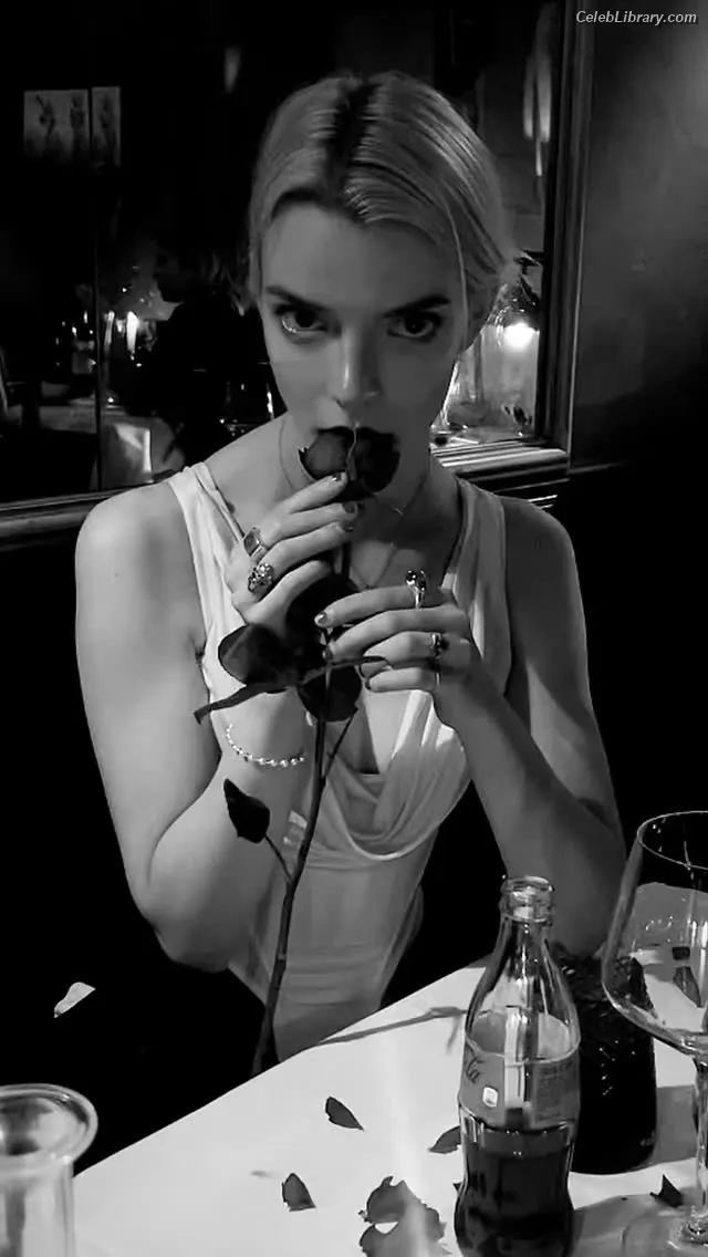 Anya Taylor-Joy photo 9 of 1439