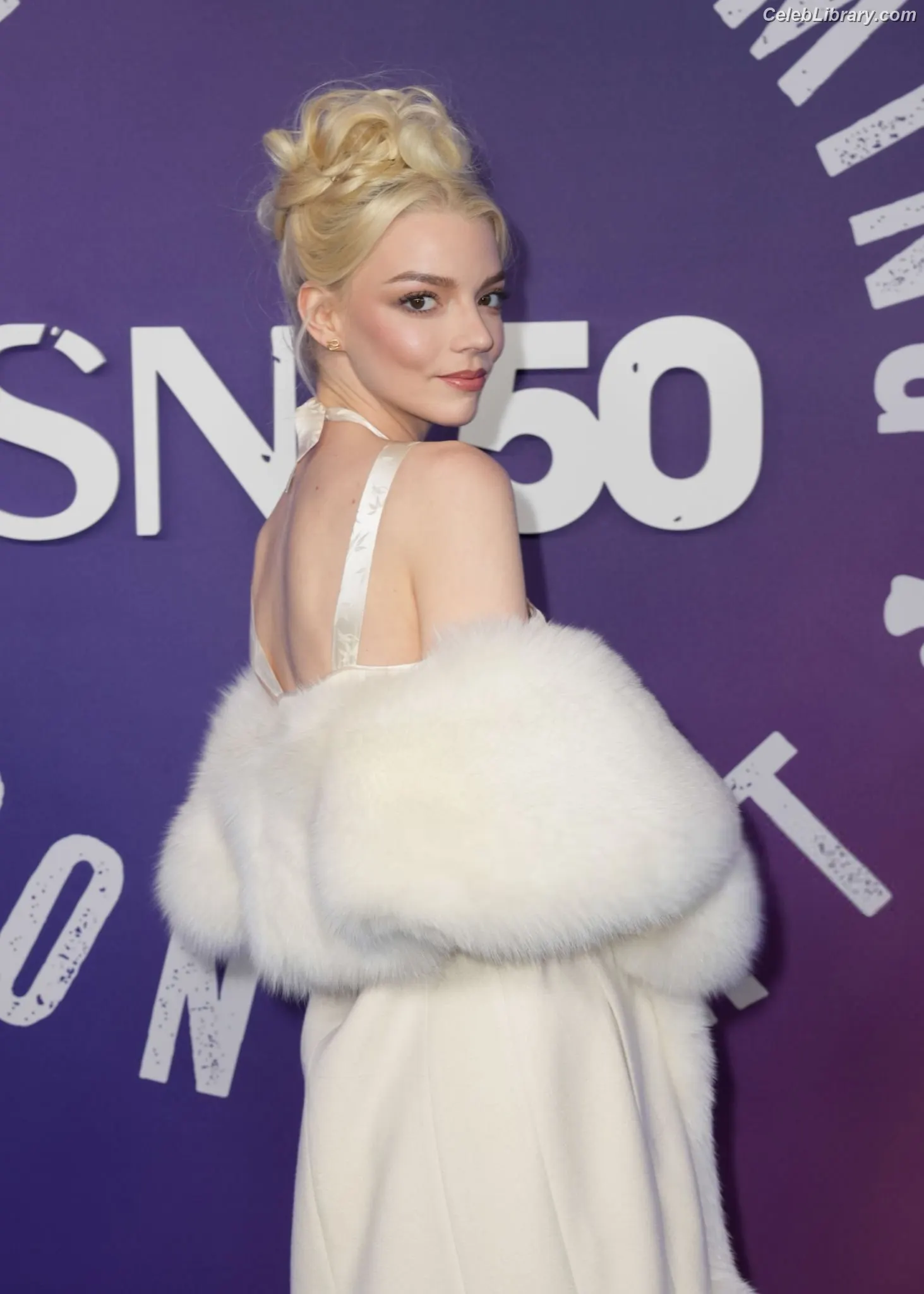 Anya Taylor-Joy photo 1 of 1439