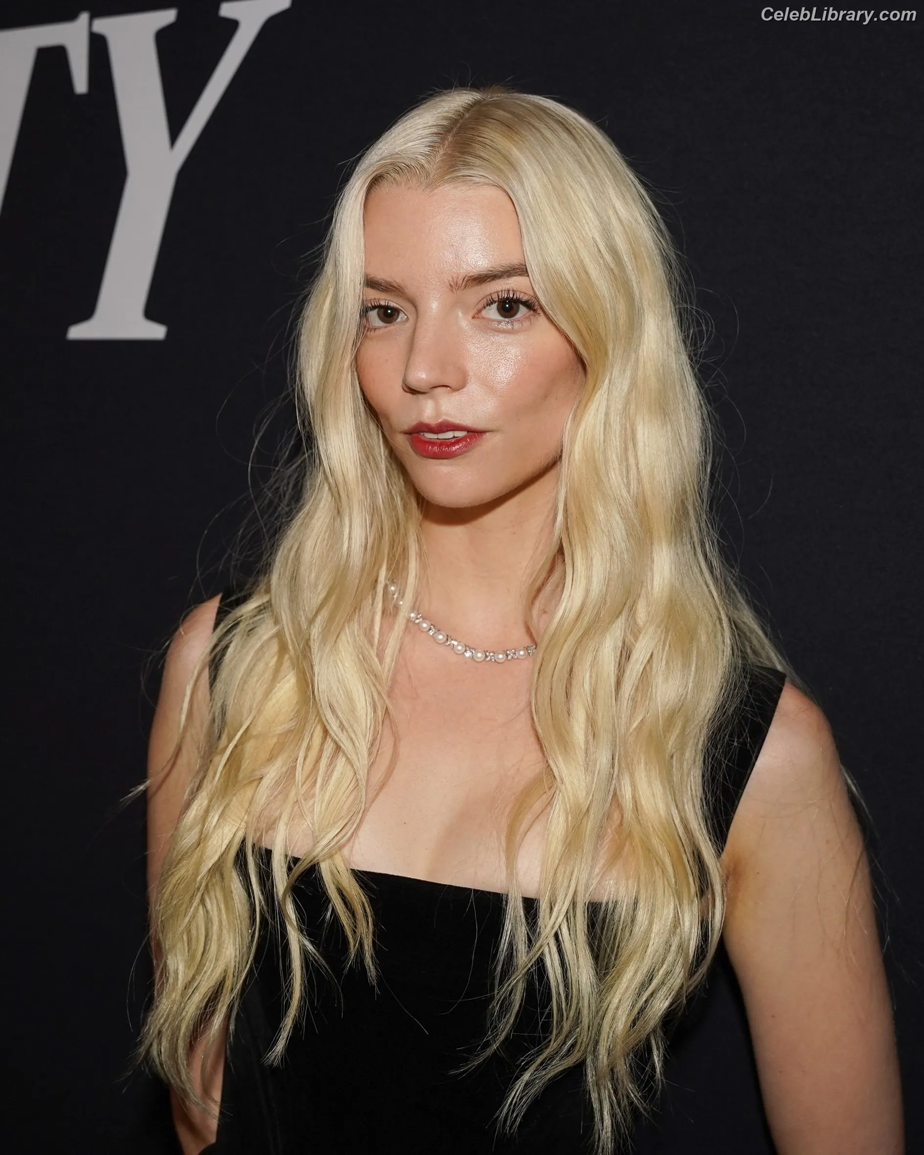 Anya Taylor-Joy photo 13 of 1439