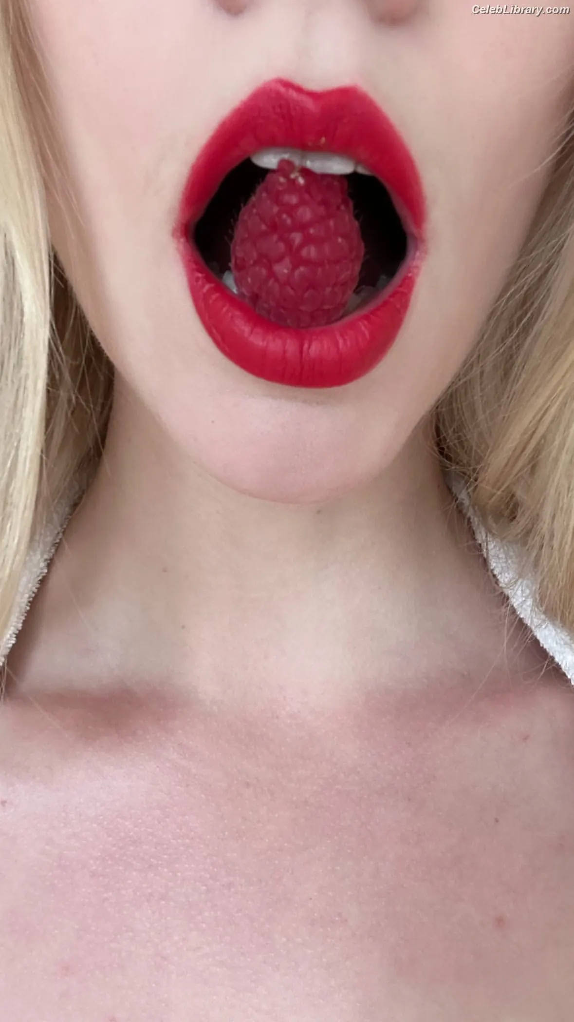 Anya Taylor-Joy photo 8 of 1439