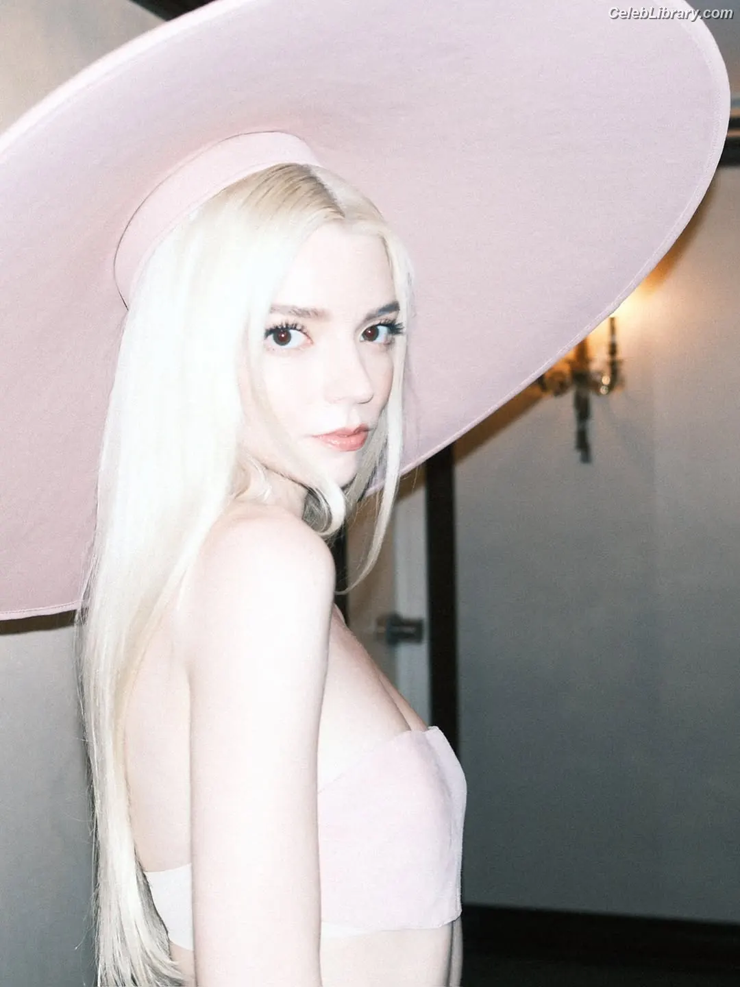 Anya Taylor-Joy photo 11 of 1439