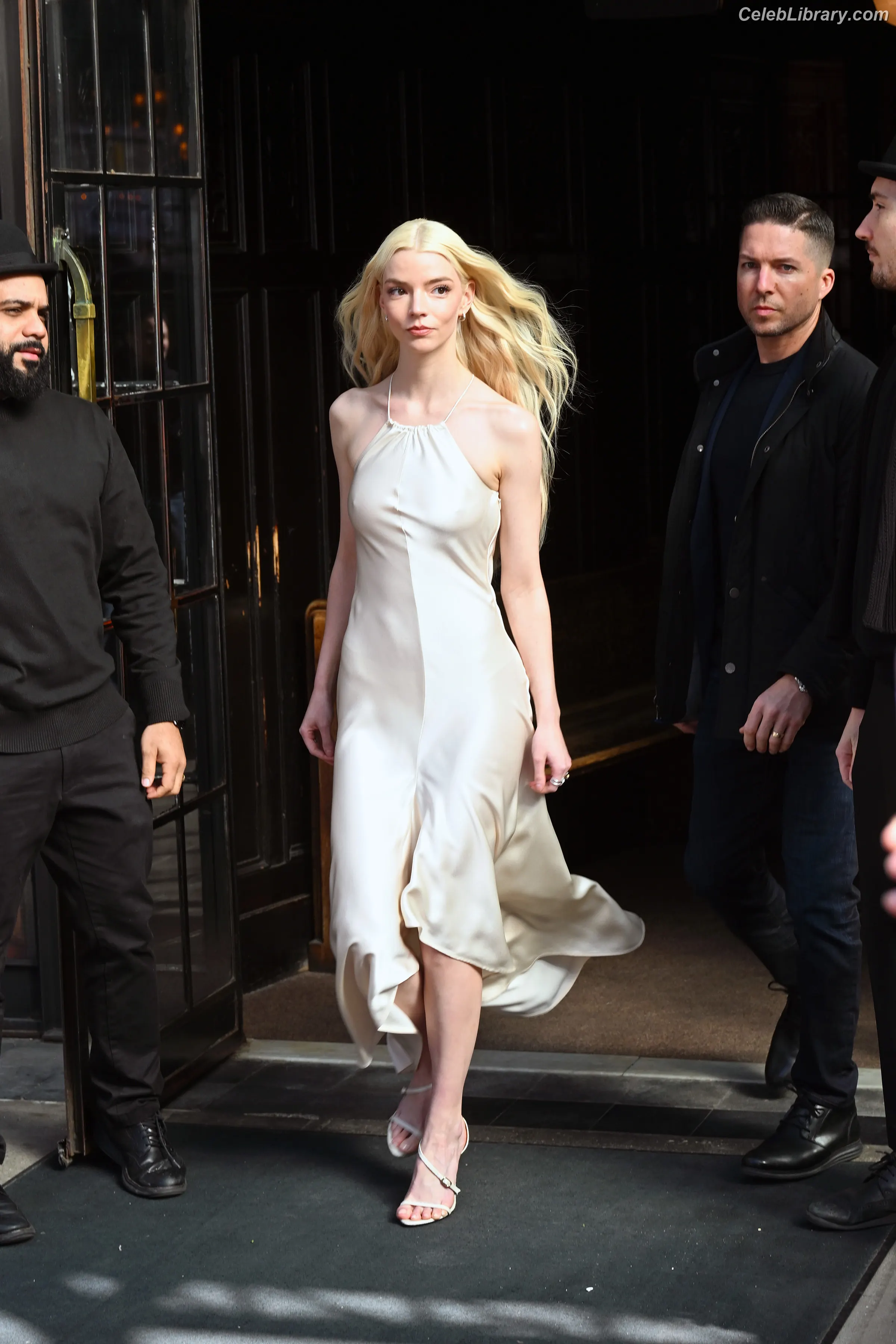 Anya Taylor-Joy photo 19 of 1439