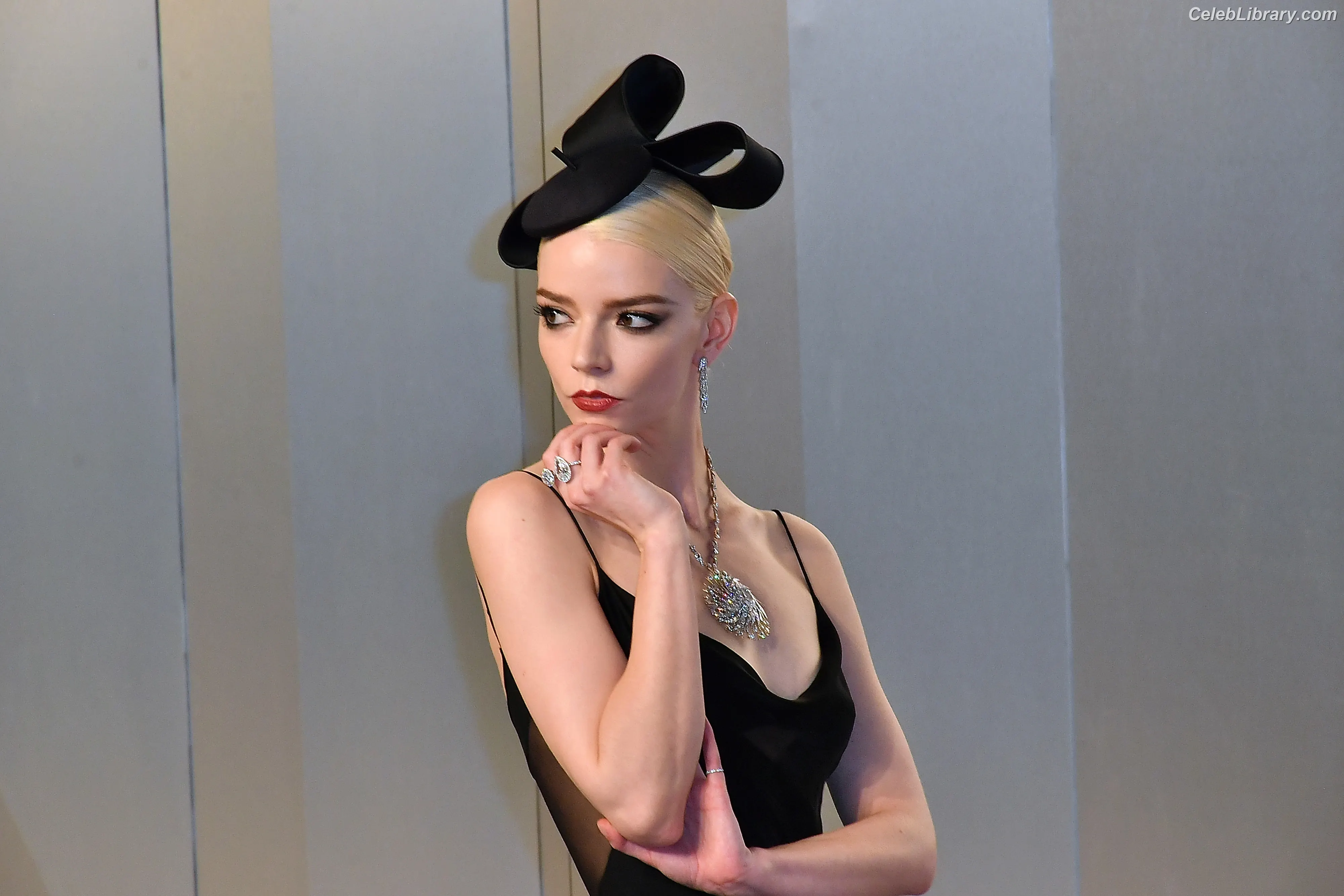 Anya Taylor-Joy photo 16 of 1439