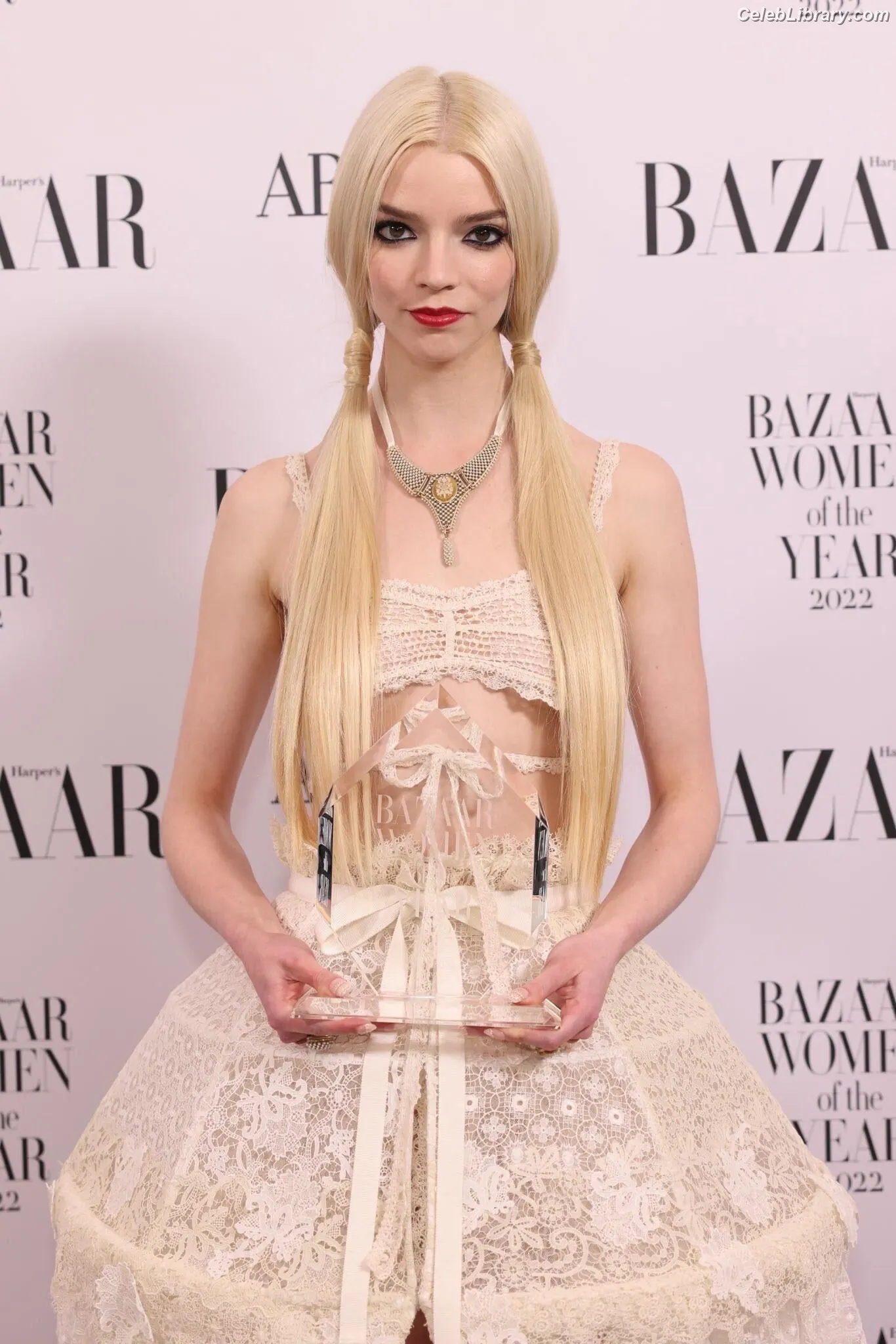 Anya Taylor-Joy photo 8 of 1439