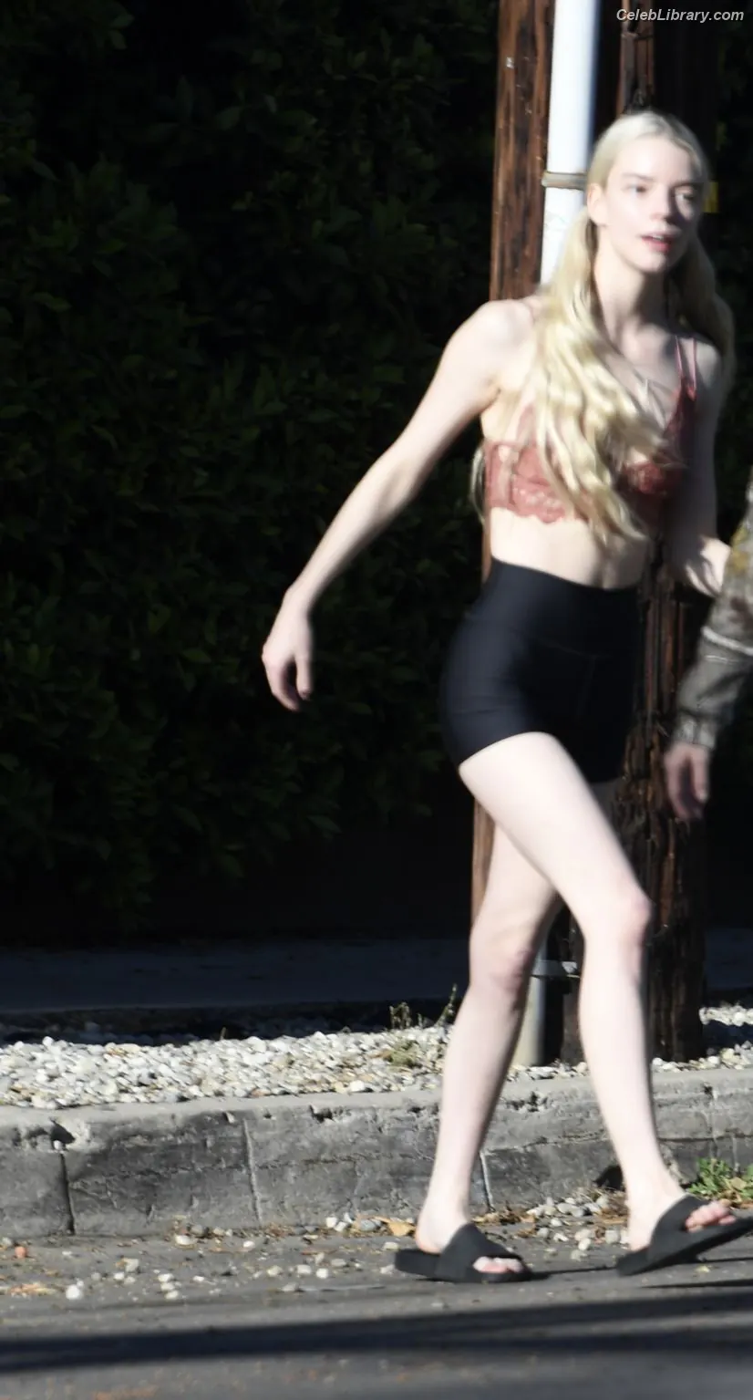 Anya Taylor-Joy photo 2 of 1439