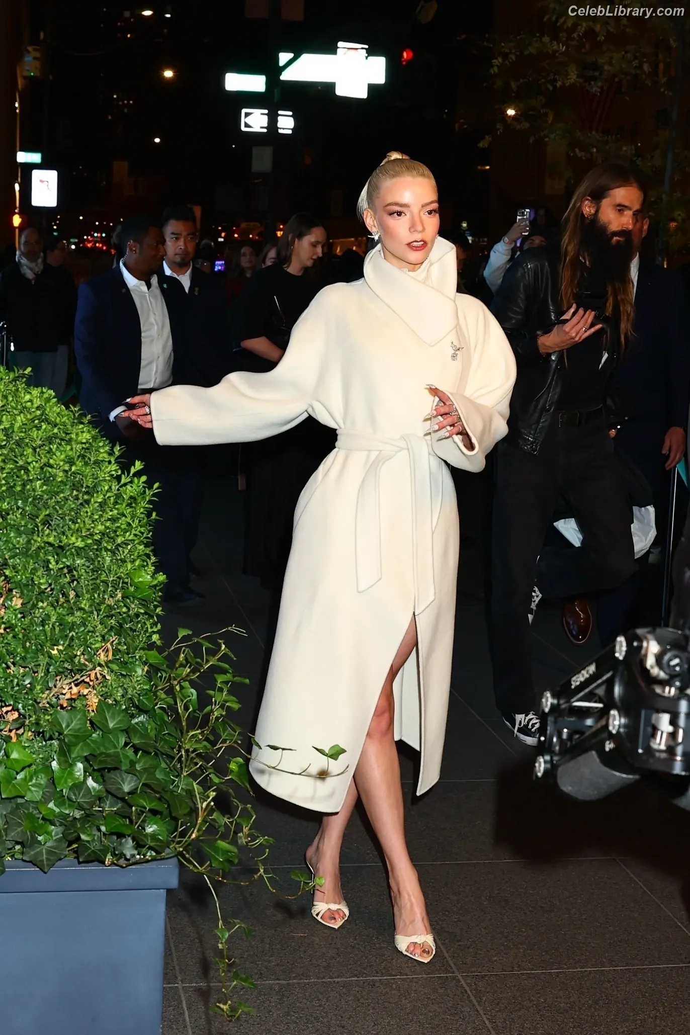 Anya Taylor-Joy photo 5 of 1439