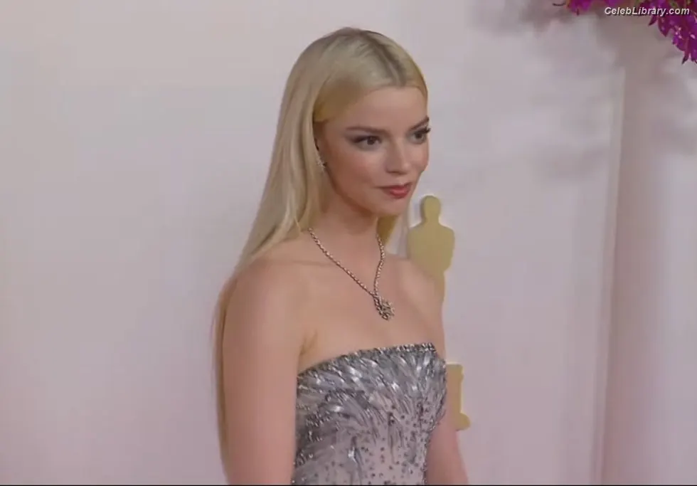 Anya Taylor-Joy photo 10 of 1439