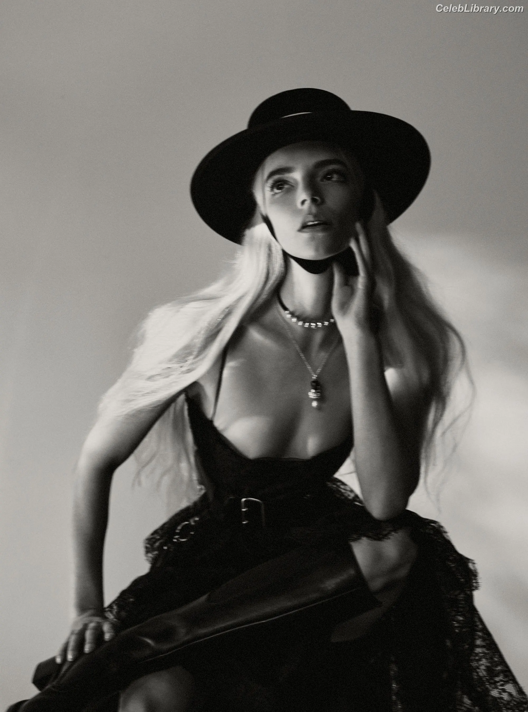 Anya Taylor-Joy photo 17 of 1439