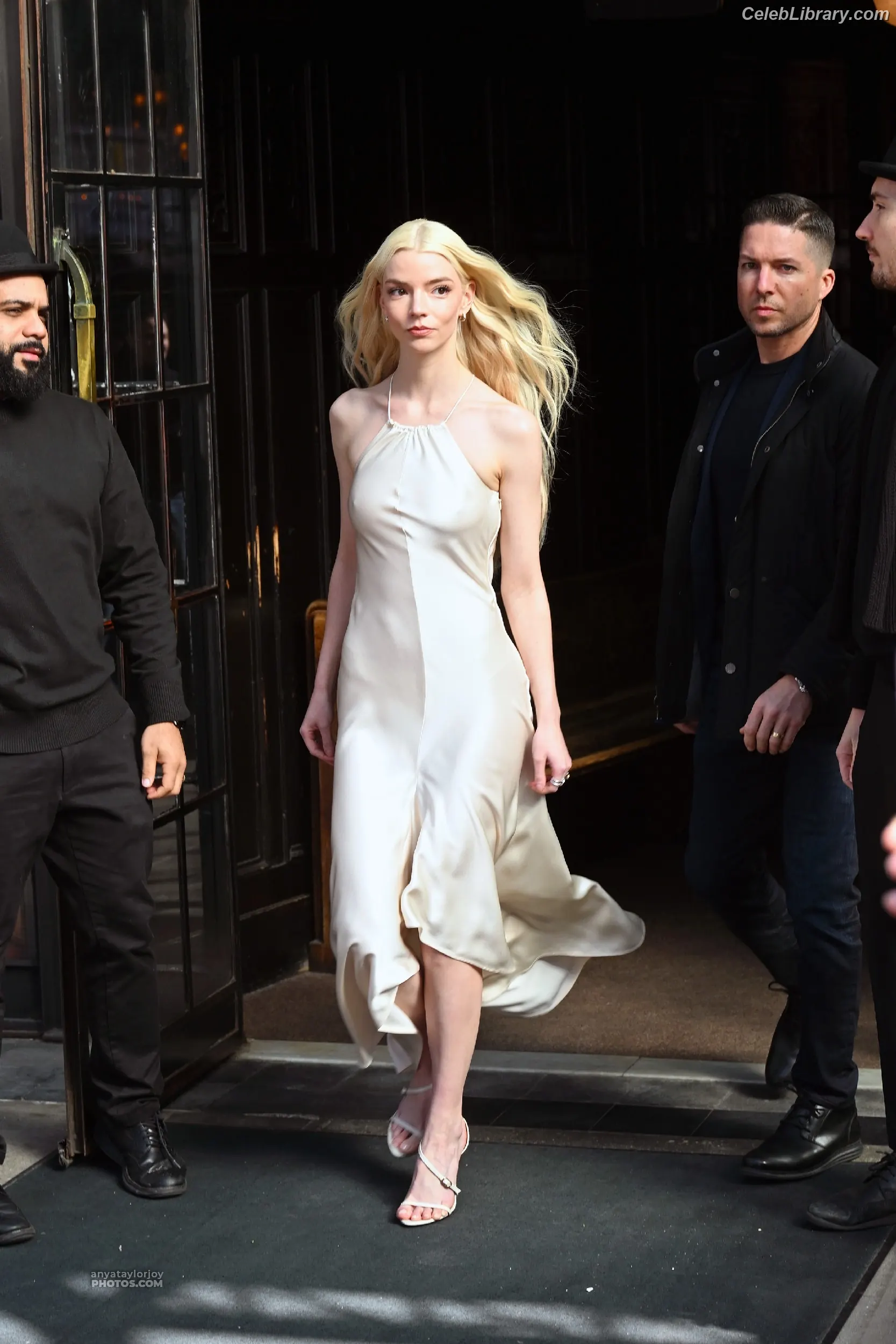 Anya Taylor-Joy photo 5 of 1439