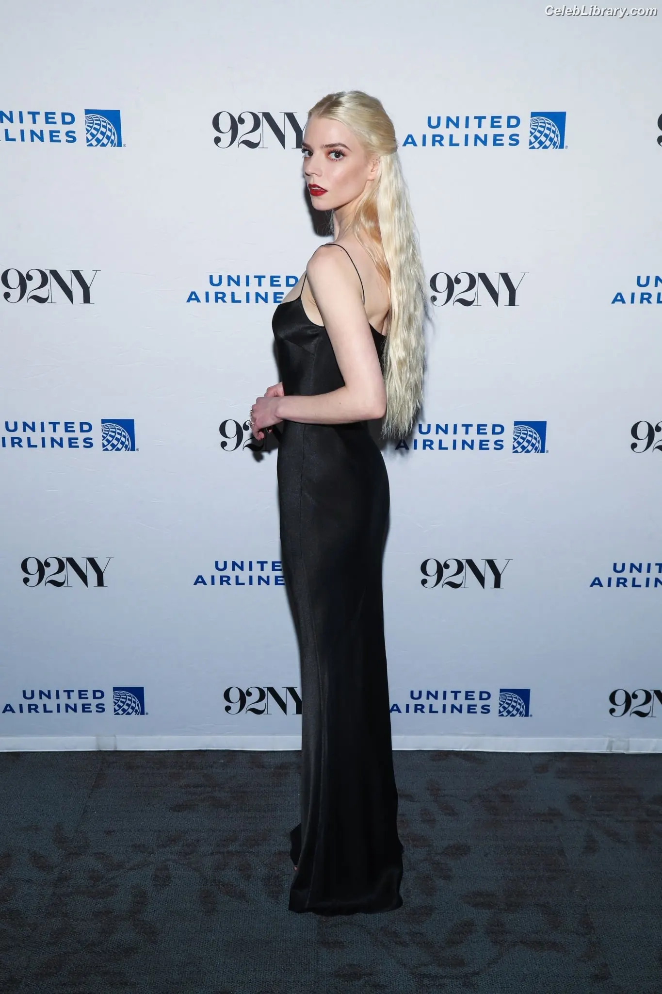Anya Taylor-Joy photo 10 of 1439