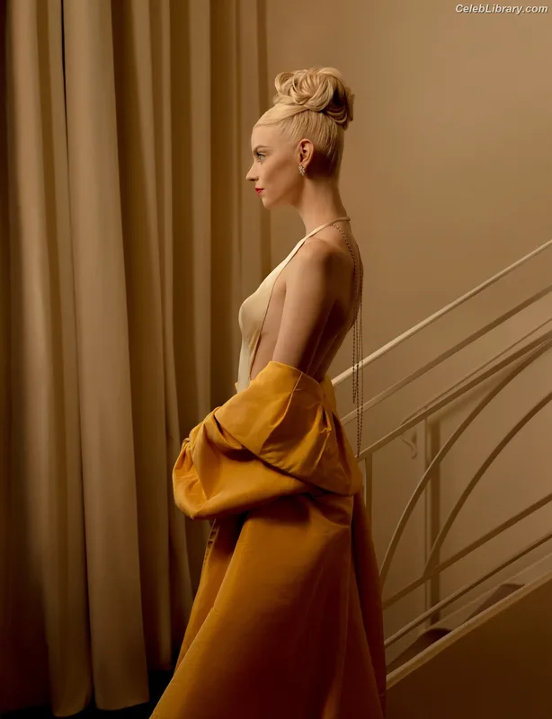 Anya Taylor-Joy photo 2 of 1440