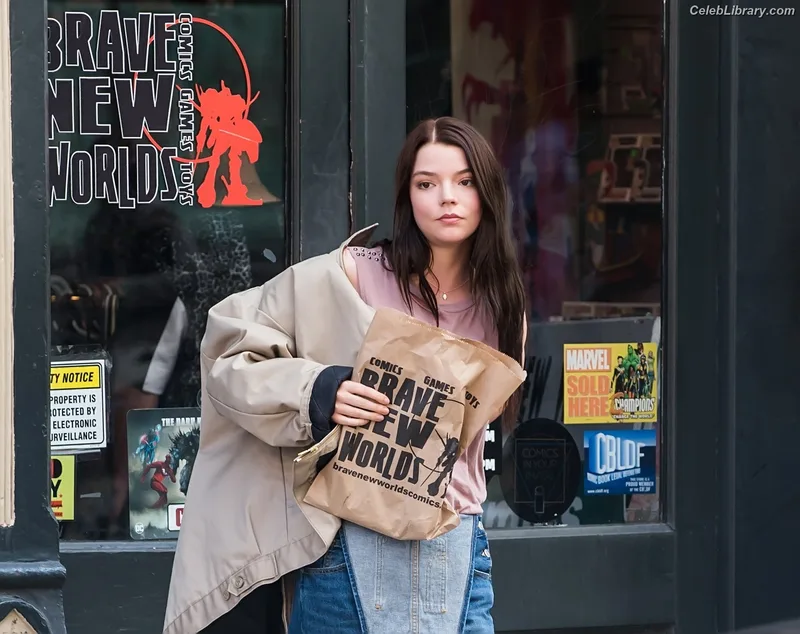 Anya Taylor-Joy photo 1 of 1440