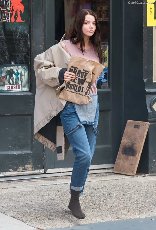 Anya Taylor-Joy photo 17 of 1440