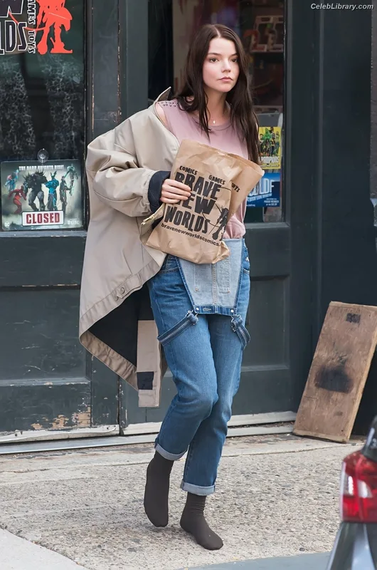 Anya Taylor-Joy photo 20 of 1440
