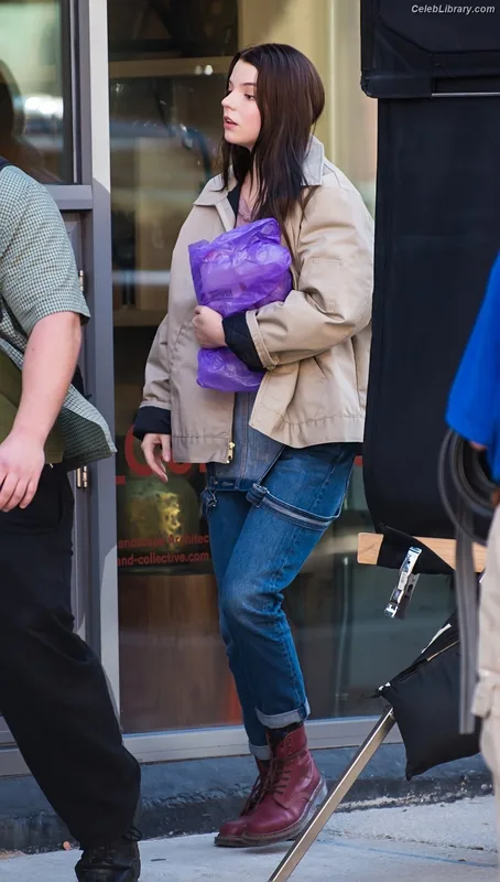 Anya Taylor-Joy photo 21 of 1440