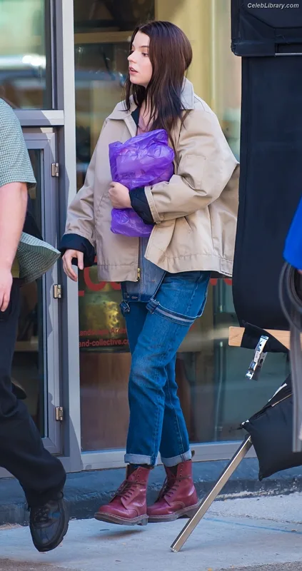 Anya Taylor-Joy photo 22 of 1440