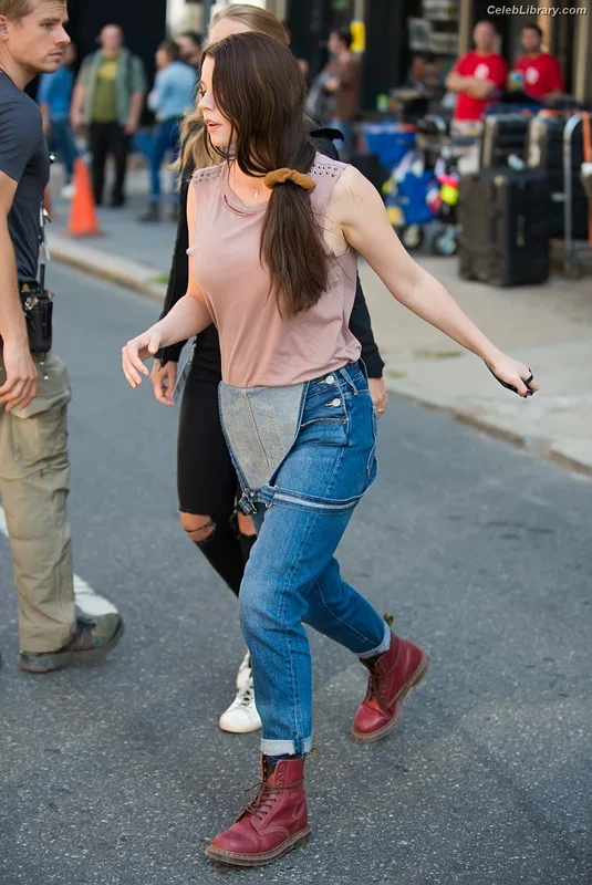 Anya Taylor-Joy photo 4 of 1440