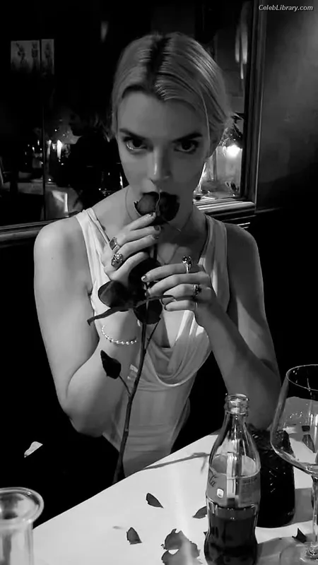 Anya Taylor-Joy photo 9 of 1440