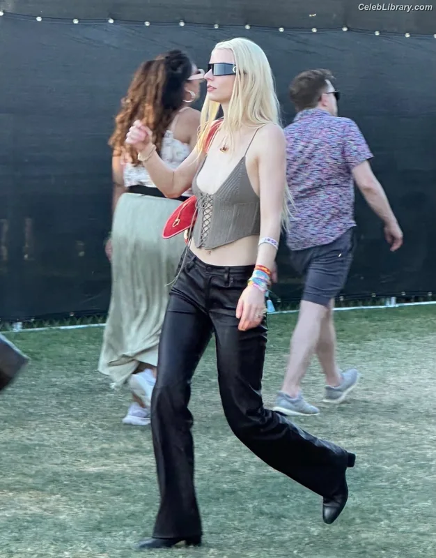 Anya Taylor-Joy photo 1 of 1440
