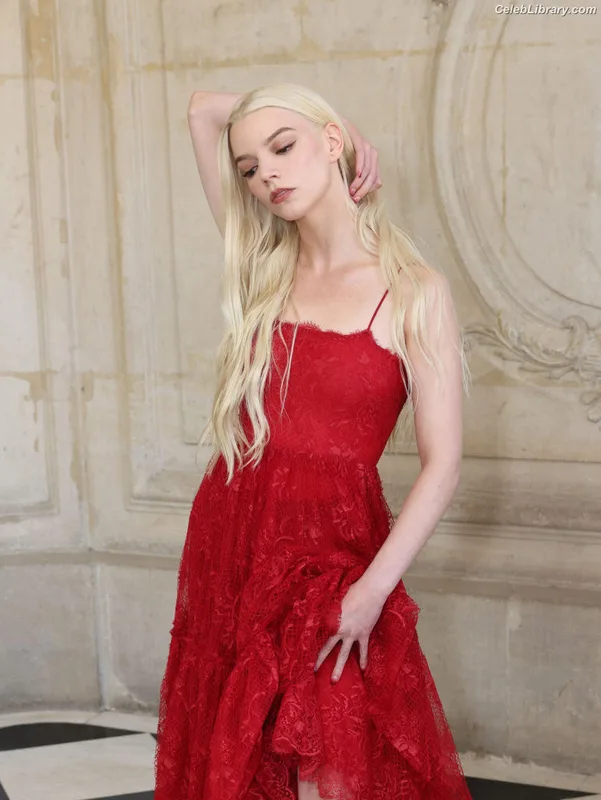 Anya Taylor-Joy photo 6 of 1440