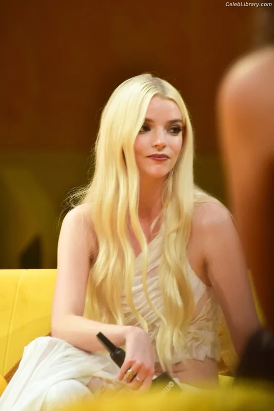 Anya Taylor-Joy photo 12 of 1440