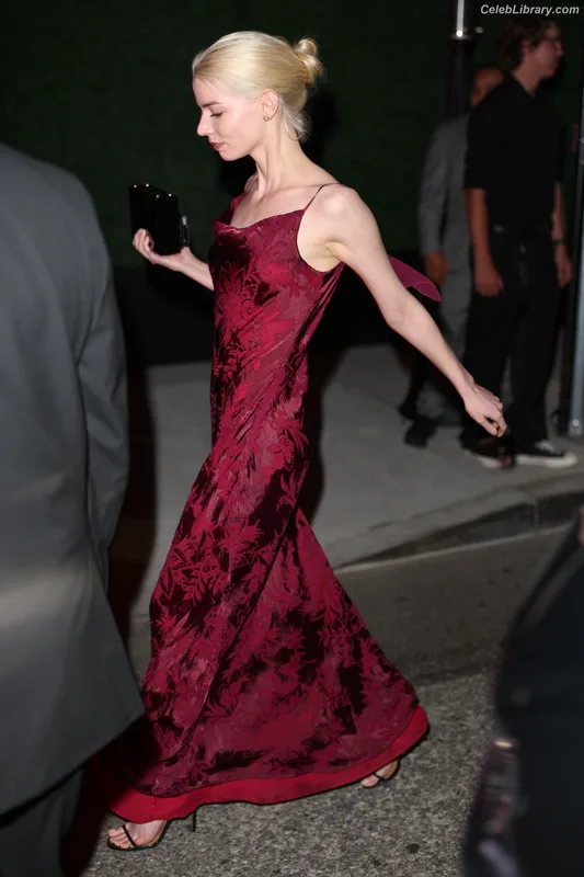 Anya Taylor-Joy photo 16 of 1440