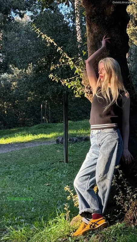 Anya Taylor-Joy photo 7 of 1440