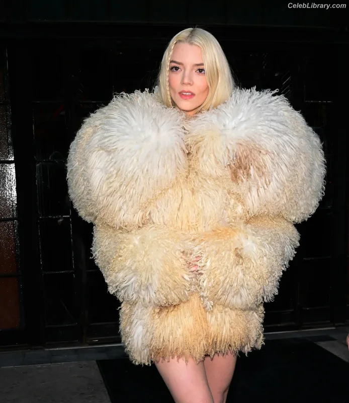 Anya Taylor-Joy photo 17 of 1440