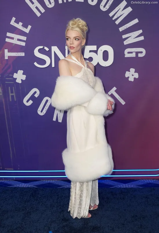 Anya Taylor-Joy photo 21 of 1440